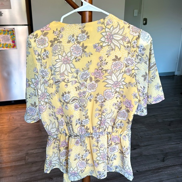 Beautiful peplum blouse - Picture 2 of 2